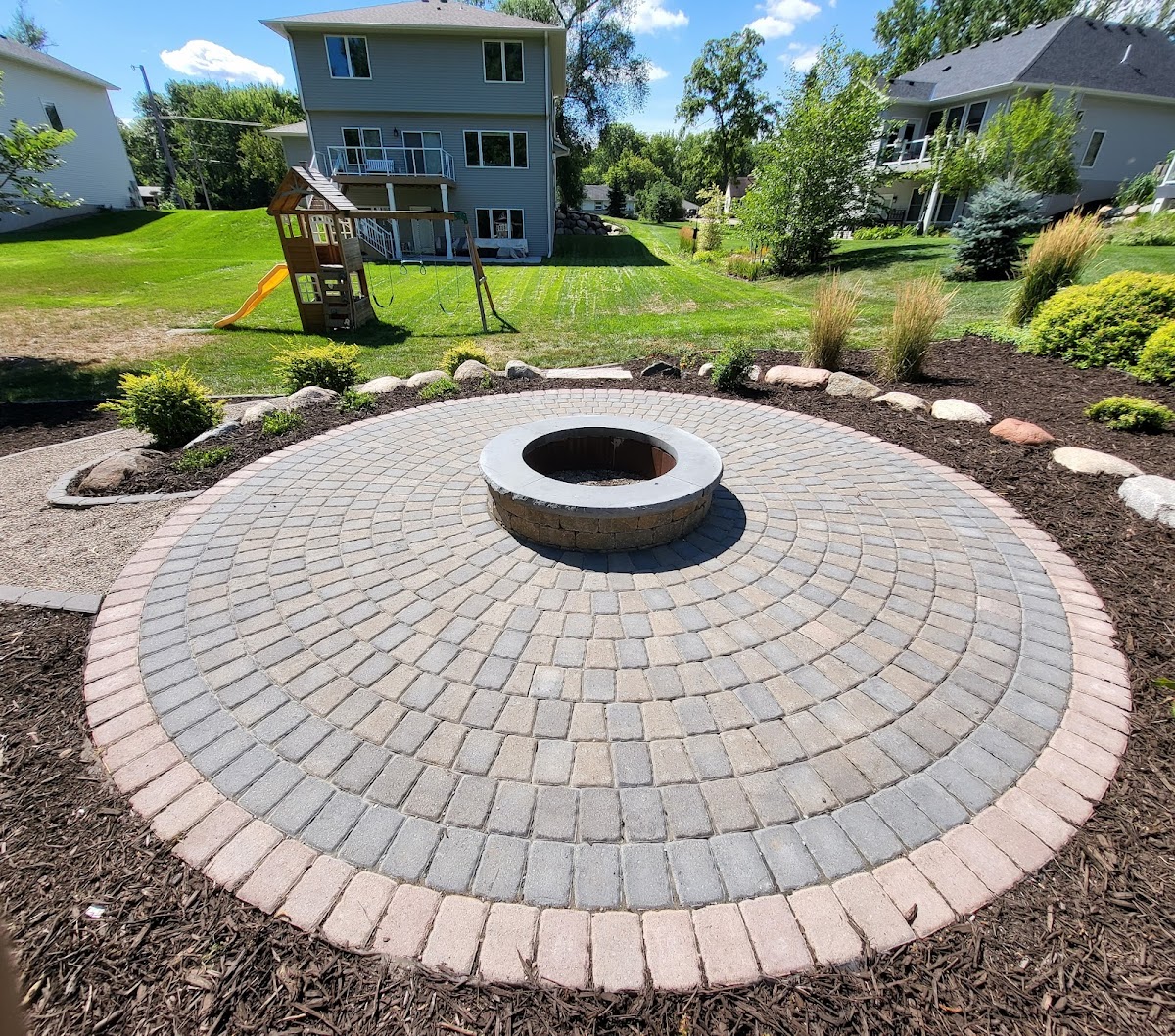 Monarch Landscape & Design – Edina, Minnesota