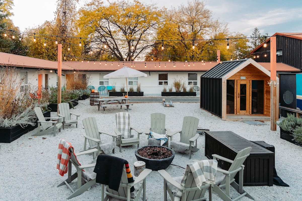 Penny's Motel & Restaurant – Thornbury, ON